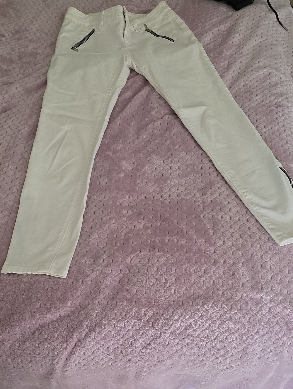 White House Black Market Cream Skinny Pants with Black Zip Accents